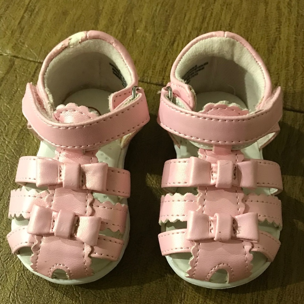 Oshkosh pink sandal/shoe size 2